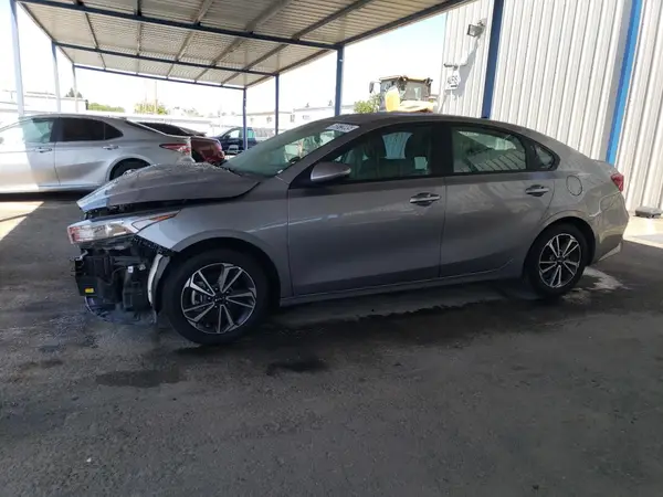 3KPF24AD7RE763909 2024 KIA FORTE - Image 1