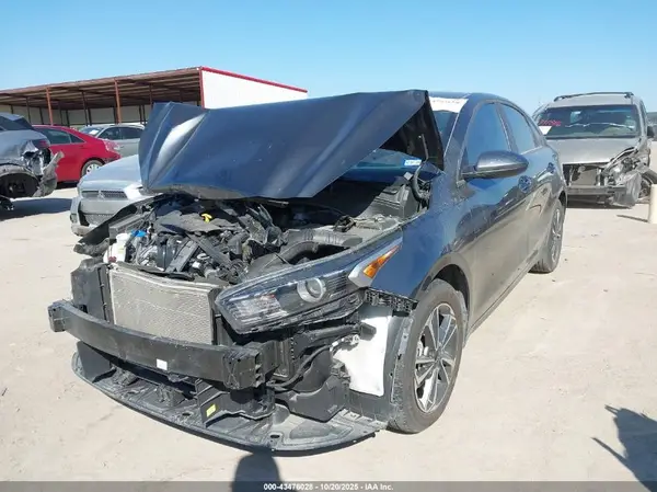 3KPF24AD7RE764252 2024 KIA FORTE - Image 2