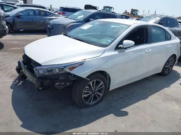 3KPF24AD7RE765000 2024 KIA FORTE - Image 2