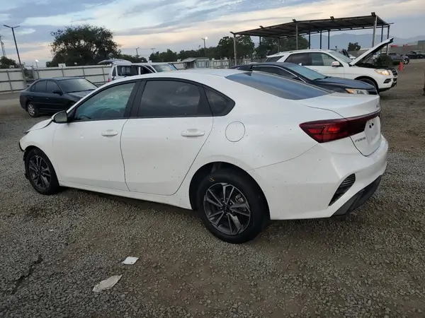 3KPF24AD7RE765546 2024 KIA FORTE - Image 2