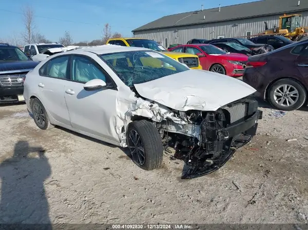 3KPF24AD7RE767443 2024 KIA FORTE - Image 1
