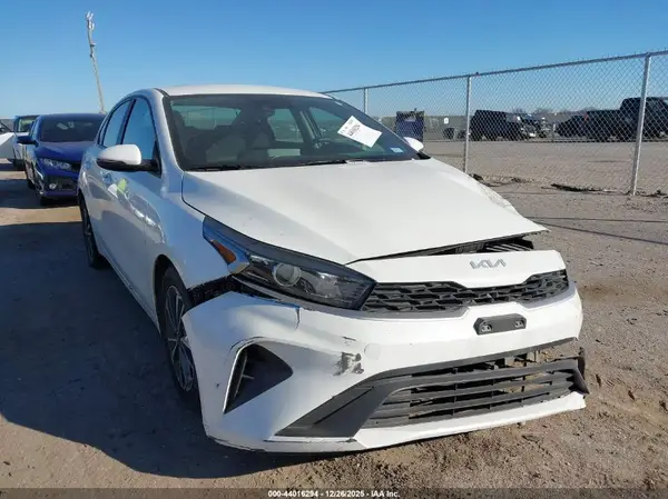 3KPF24AD7RE767734 2024 KIA FORTE - Image 1