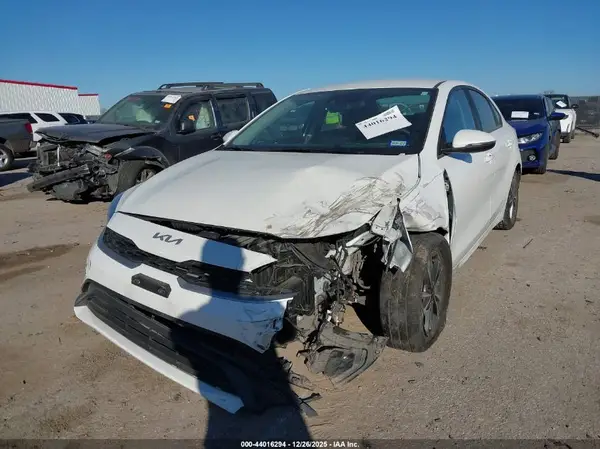 3KPF24AD7RE767734 2024 KIA FORTE - Image 2
