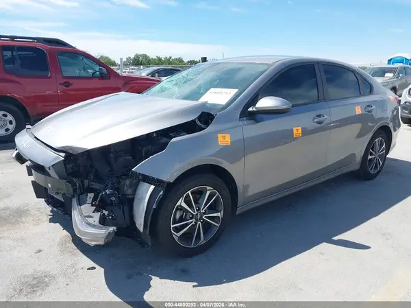 3KPF24AD7RE770049 2024 KIA FORTE - Image 2