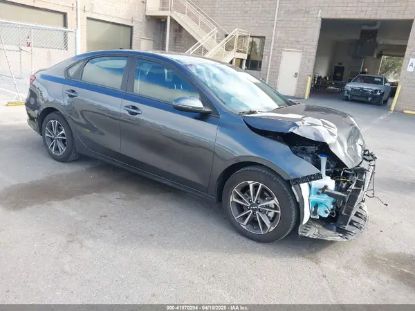 3KPF24AD7RE771296 2024 KIA FORTE - Image 1