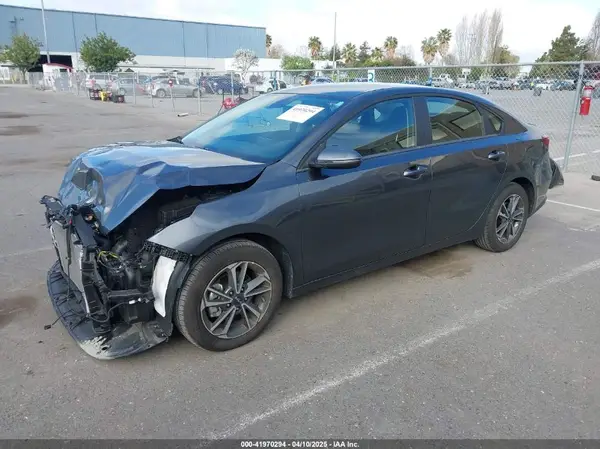 3KPF24AD7RE771296 2024 KIA FORTE - Image 2