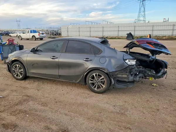 3KPF24AD7RE771427 2024 KIA FORTE - Image 2