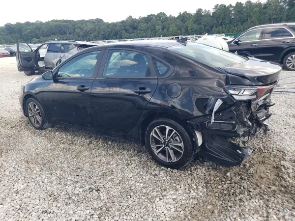 3KPF24AD7RE772075 2024 KIA FORTE - Image 2