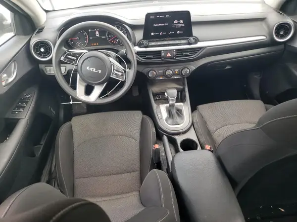 3KPF24AD7RE772075 2024 KIA FORTE - Image 8