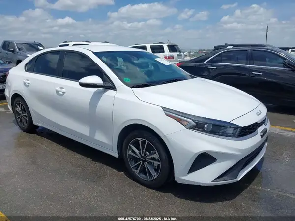 3KPF24AD7RE774148 2024 KIA FORTE - Image 1
