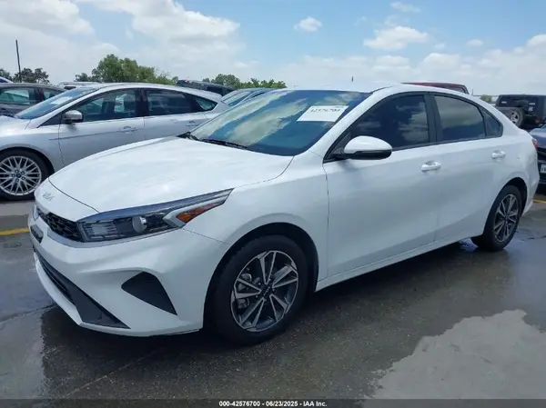 3KPF24AD7RE774148 2024 KIA FORTE - Image 2