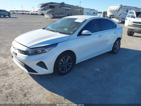3KPF24AD7RE779396 2024 KIA FORTE - Image 2