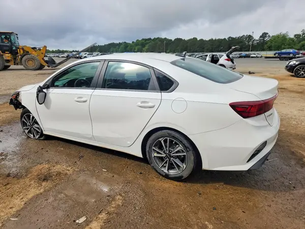 3KPF24AD7RE779690 2024 KIA FORTE - Image 2