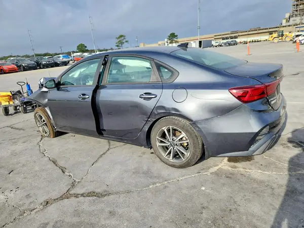 3KPF24AD7RE781455 2024 KIA FORTE - Image 2