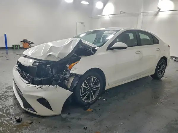 3KPF24AD7RE781715 2024 KIA FORTE - Image 1