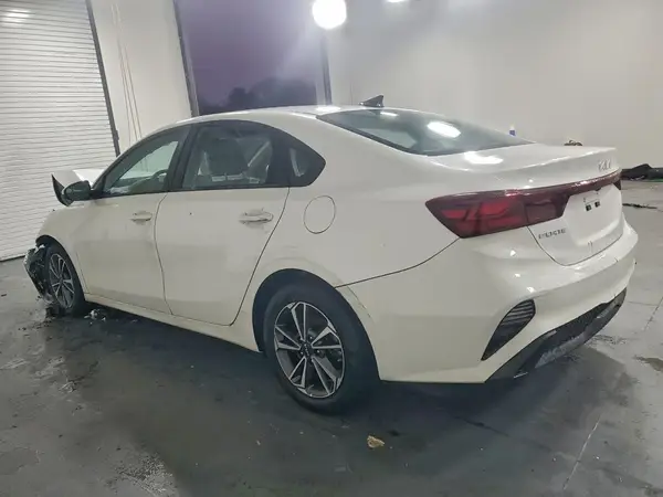 3KPF24AD7RE781715 2024 KIA FORTE - Image 2