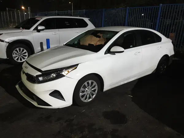 3KPF24AD7RE782069 2024 KIA FORTE - Image 1