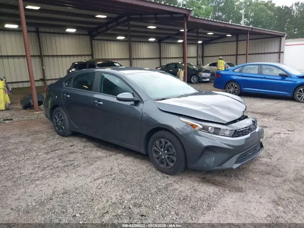 3KPF24AD7RE784694 2024 KIA FORTE - Image 1