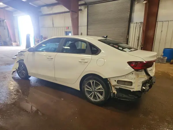 3KPF24AD7RE784792 2024 KIA FORTE - Image 2