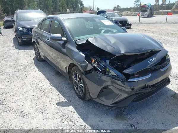 3KPF24AD7RE785604 2024 KIA FORTE - Image 1