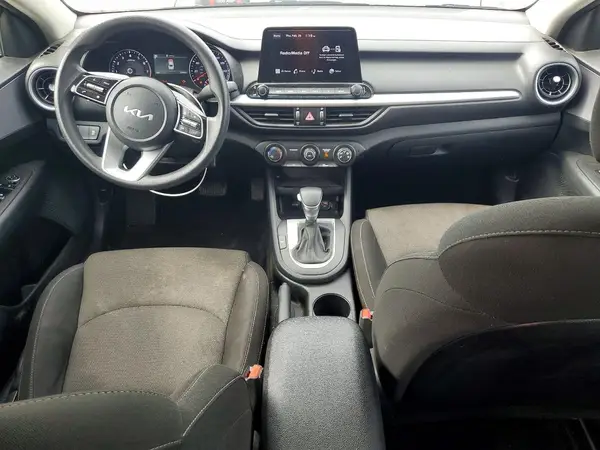 3KPF24AD7RE788132 2024 KIA FORTE - Image 8