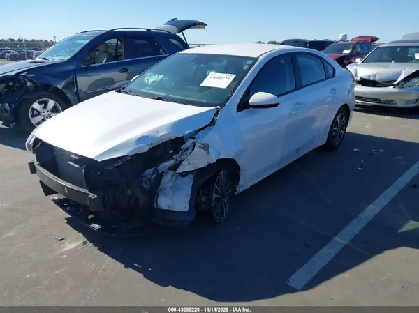 3KPF24AD7RE788261 2024 KIA FORTE - Image 2