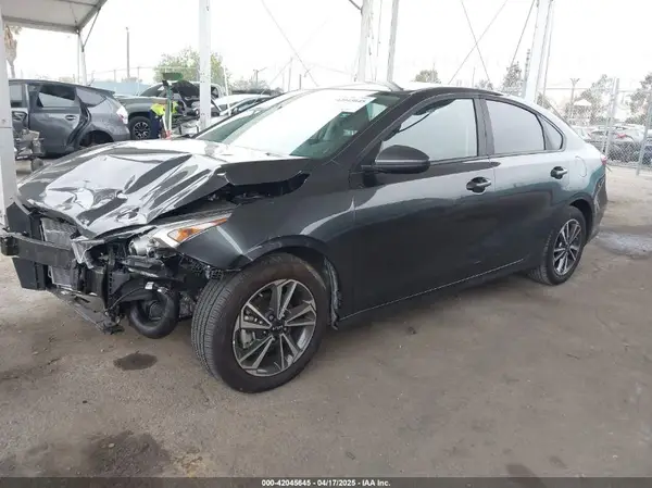3KPF24AD7RE791063 2024 KIA FORTE - Image 2