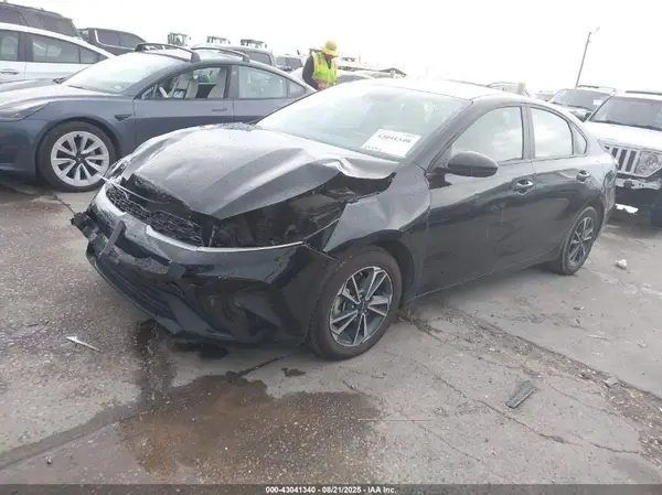 3KPF24AD7RE792391 2024 KIA FORTE - Image 2