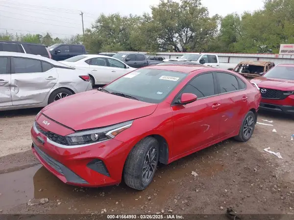 3KPF24AD7RE792858 2024 KIA FORTE - Image 2