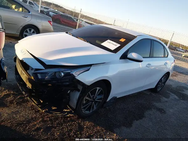 3KPF24AD7RE793329 2024 KIA FORTE - Image 2