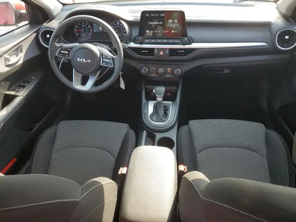 3KPF24AD7RE793587 2024 KIA FORTE - Image 8
