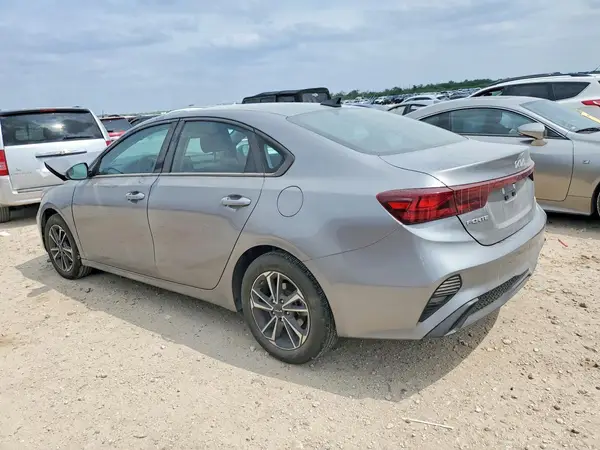 3KPF24AD7RE794738 2024 KIA FORTE - Image 2