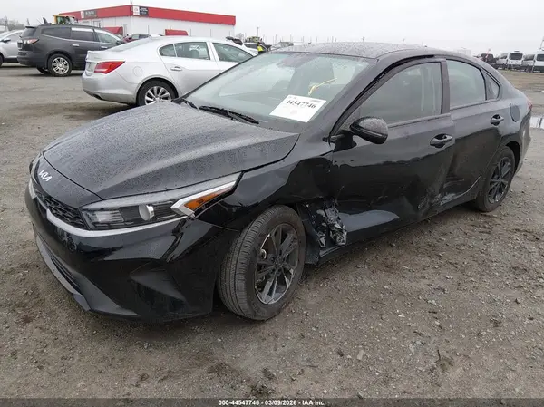 3KPF24AD7RE795842 2024 KIA FORTE - Image 2