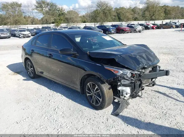 3KPF24AD7RE799275 2024 KIA FORTE - Image 1