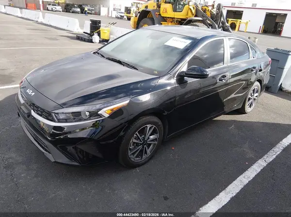 3KPF24AD7RE801509 2024 KIA FORTE - Image 2