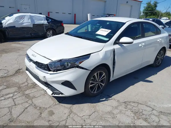 3KPF24AD7RE803034 2024 KIA FORTE - Image 2
