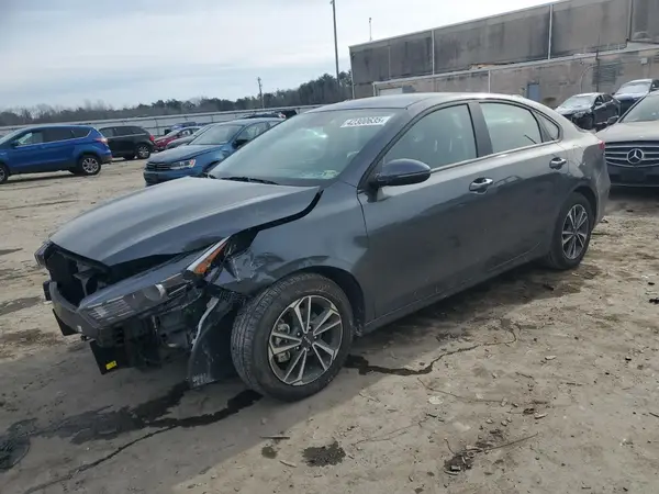 3KPF24AD7RE805818 2024 KIA FORTE - Image 1