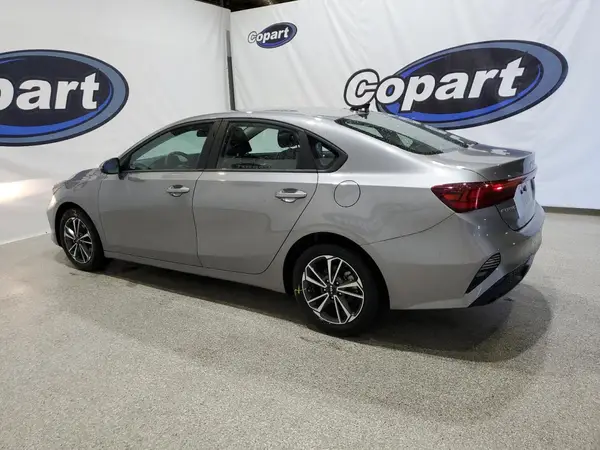 3KPF24AD7RE809755 2024 KIA FORTE - Image 2