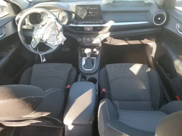 3KPF24AD7RE810887 2024 KIA FORTE - Image 8