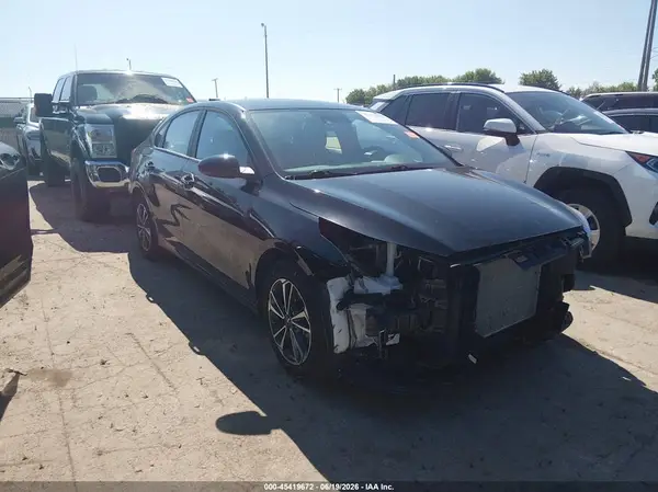 3KPF24AD7RE812218 2024 KIA FORTE - Image 1