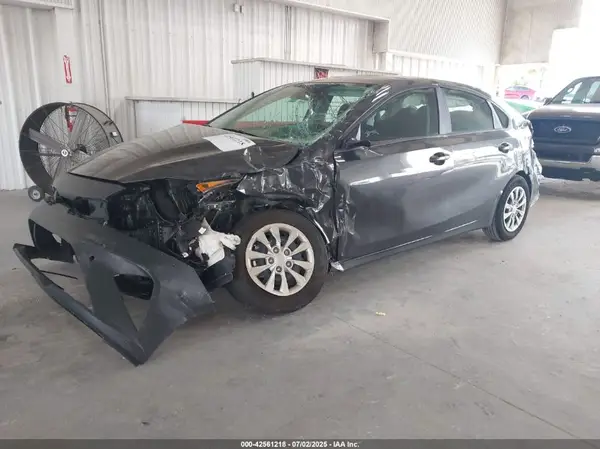 3KPF24AD7RE813675 2024 KIA FORTE - Image 2