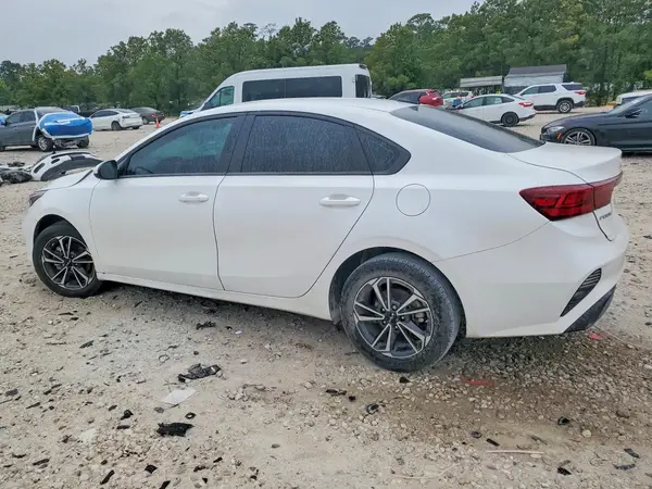 3KPF24AD7RE815846 2024 KIA FORTE - Image 2