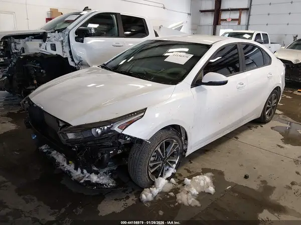 3KPF24AD7RE816365 2024 KIA FORTE - Image 2