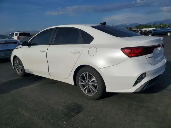 3KPF24AD7RE817015 2024 KIA FORTE - Image 2