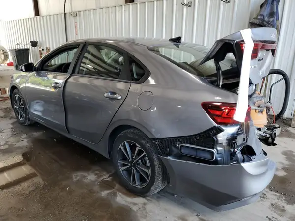 3KPF24AD7RE817533 2024 KIA FORTE - Image 2