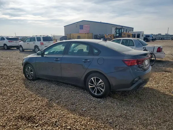 3KPF24AD7RE818102 2024 KIA FORTE - Image 2