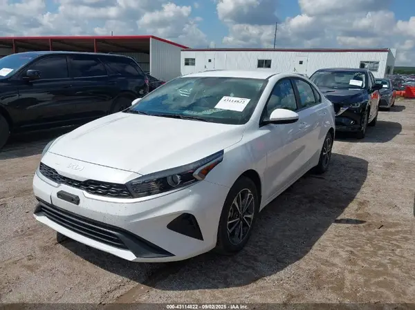 3KPF24AD7RE818861 2024 KIA FORTE - Image 2