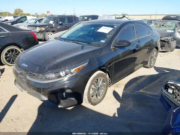 3KPF24AD7RE819833 2024 KIA FORTE - Image 2