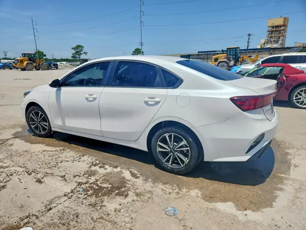 3KPF24AD7RE821498 2024 KIA FORTE - Image 2