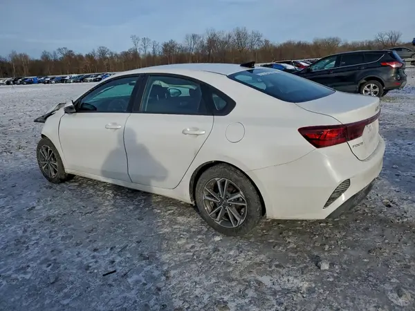 3KPF24AD7RE822859 2024 KIA FORTE - Image 2